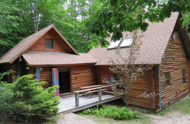 Aislado, cabaña junto al lago en el lago Squam con muelle privado