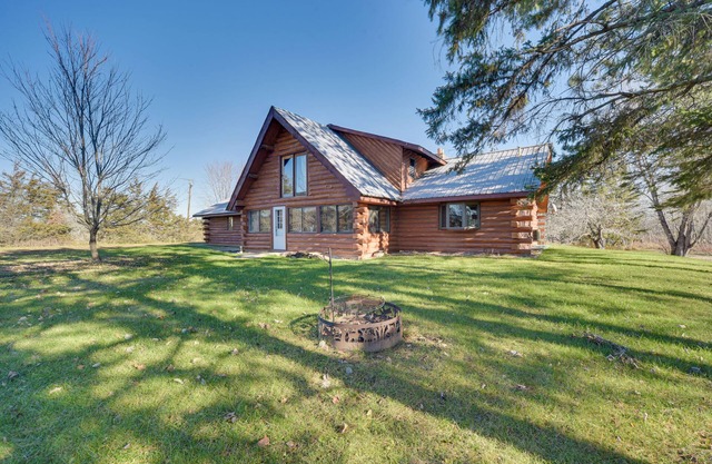 Secluded Log Cabin < 1 Mi to Munger State Trail!