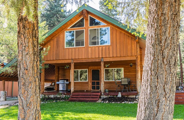 Secluded Log Home, Large Deck, Abundant Wildlife,Peace & Quiet, Beautiful Views!