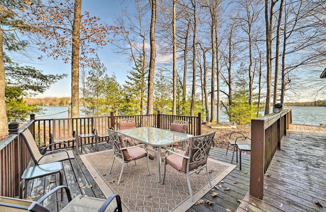 Secluded Lost Lake Cottage w/ Spacious Loft!