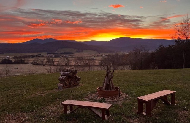 Secluded, Luray Home w/ Panoramic Mountain Views: Fire pit, Hot Tub, Game Room!
