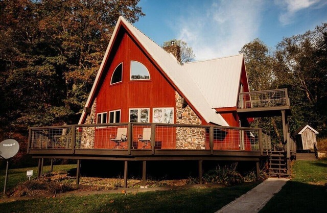 Secluded Luxury A-frame, Stone Wood Burning Fireplace, Hot Tub, Foosball & Views