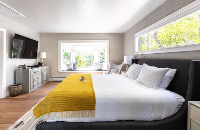 Secluded Master Suite on Private Vineyard