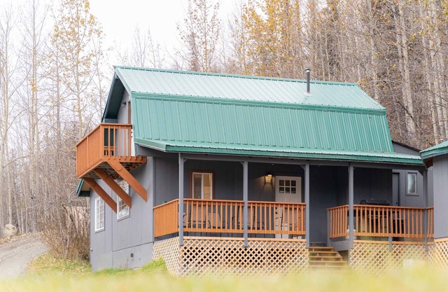 Secluded Mountain Lake Cabin: