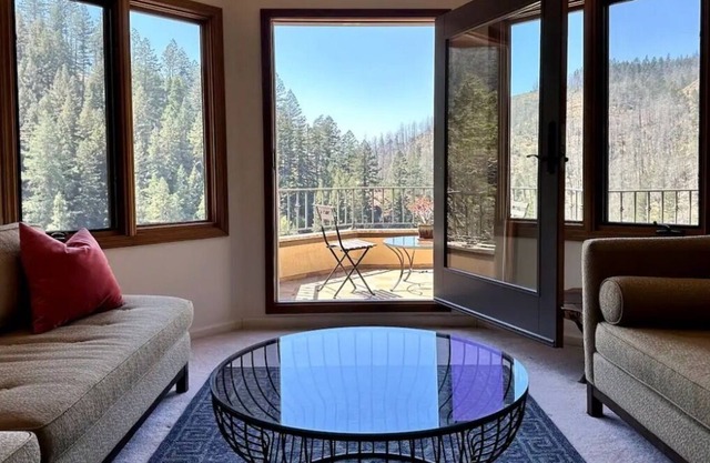 Secluded Mountain Wine Country Retreat