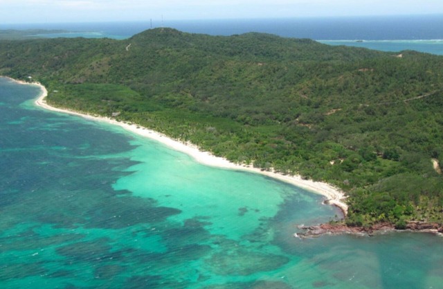 Secluded Oceanfront 4BR Luxury Villa - Fully Staffed on Camp Bay Beach, Roatan