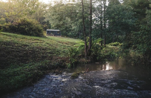 Secluded Off-Grid Cabin Tucked Into The Bush - Bastian