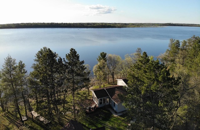 secluded peaceful lakefront 4br/2ba BOOK NOW!