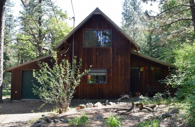 Aislado, Cabina pacífica en 24 acres, arroyo, cerca de (Mosier) - Pet Friendly!