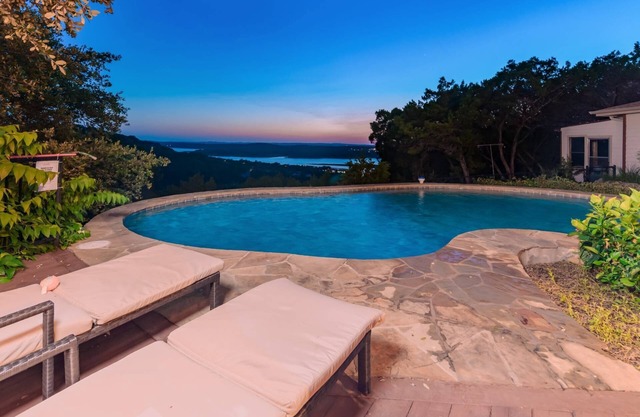 Secluded Retreat w/Private Pool, Epic Views, Room for the whole family!