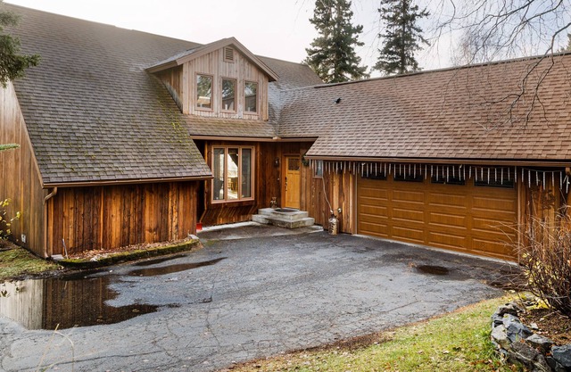 Secluded retreat with lush sunroom, scenic deck, fireplace & W/D