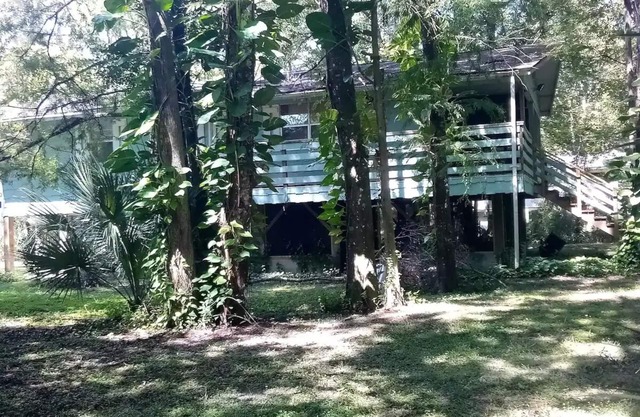 Secluded Riverfront Cottage