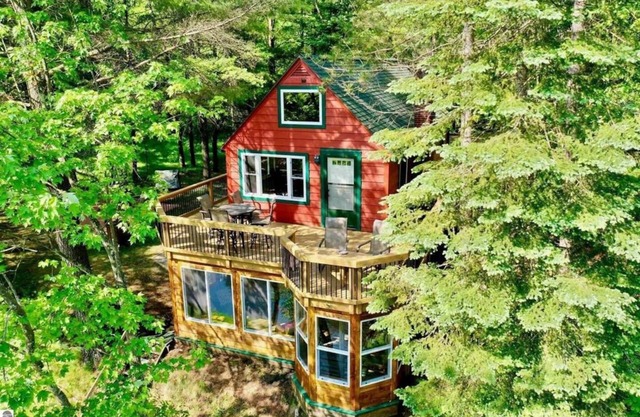 Secluded Riverfront Cottage | Sauna, Fire & Kayaks