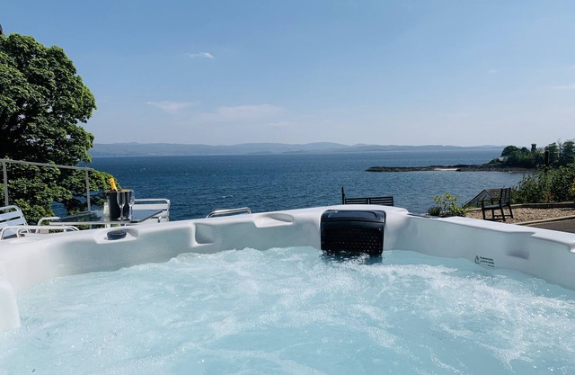 Secluded Seaview Cottage With Private Hot Tub
