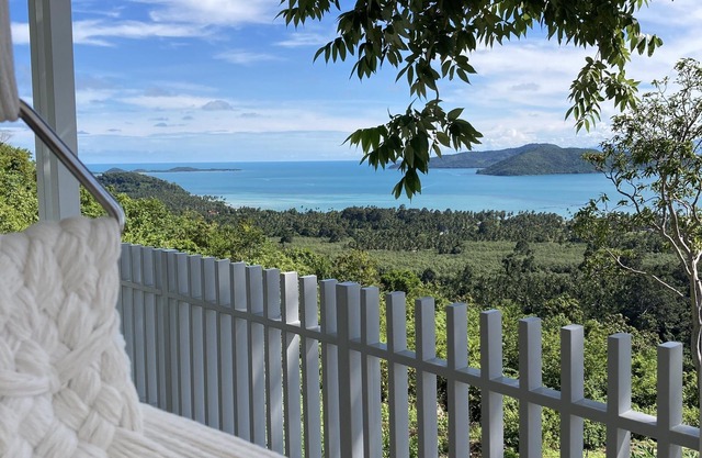 Villa privada con vistas al jardín y las montañas, a pocos minutos de la playa