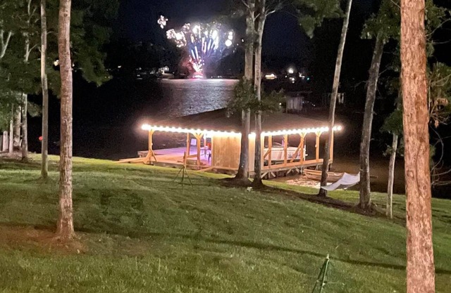 Secluded Sinclair Lakefront Home! Fire pit, Great Swimming, NO CLEANING FEE