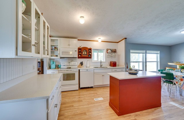 Secluded Southern Oregon Vacation Rental Getaway!