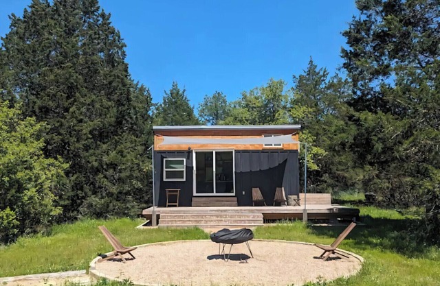 Secluded Tiny Home, firepit stargaze hike pond