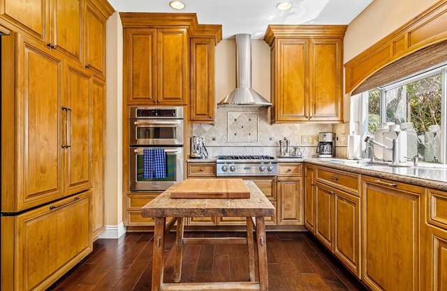 Secluded townhome with partial ocean views, patio, gas grill, pool & hot tub