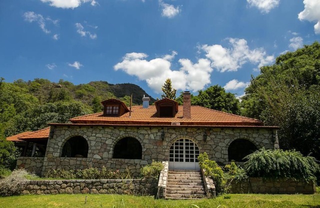Secluded traditional Argentine Chateau - Near airport/center of town