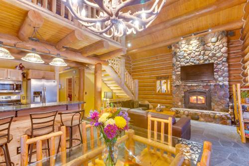 Secluded Traverse City Retreat 11 Mi to Downtown!