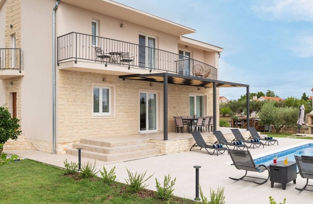 Villa aislada en Murvica con terraza