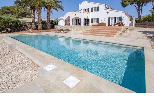 Villa aislada con aire acondicionado de dormitorio, piscina privada, gran terraza y jardín
