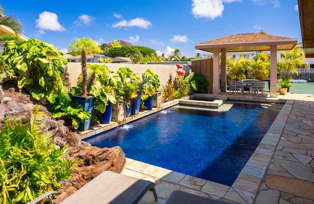 * $ 499 ¡Especial!* Casa ejecutiva frente al mar: cascada de lava, piscina de agua salada y spa.