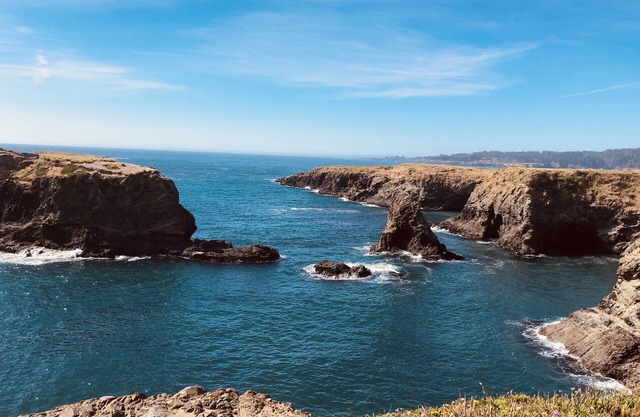 Hilltop Oceanview santuario en 10 acres con chimenea