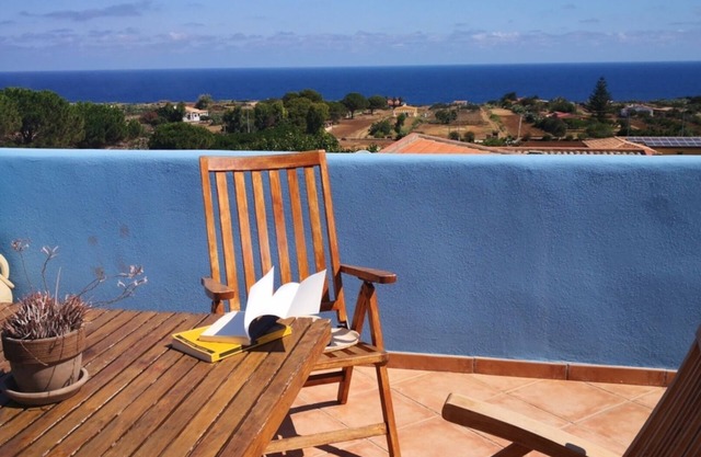 First floor apartment with spectacular terrace overlooking the sea