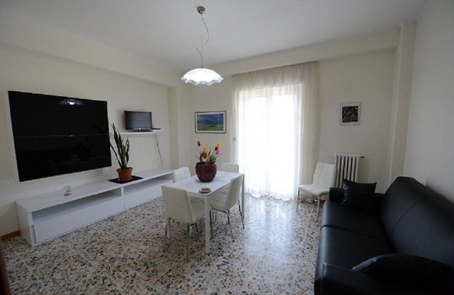 Second floor apartment Casa Amena near Vatican, Metro, parking.