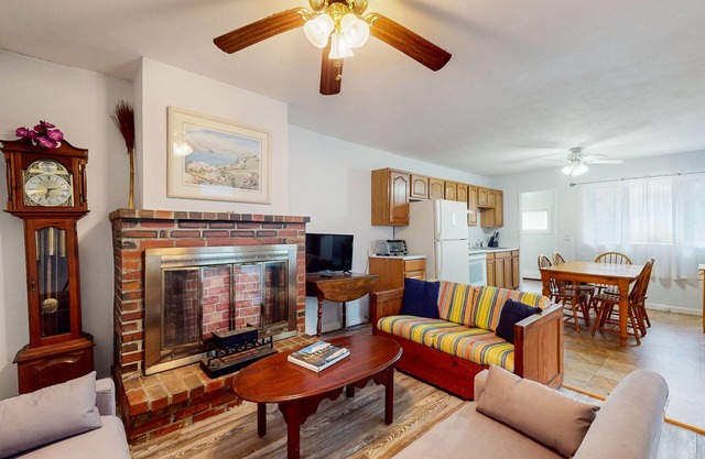 Second-floor home with Manomet Beach access, deck, firepit & outdoor space