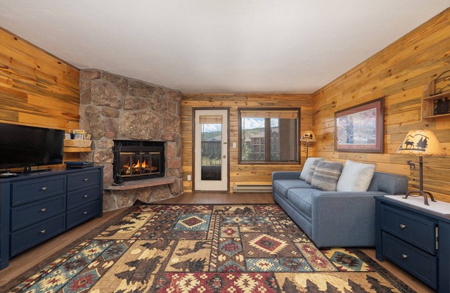 Second floor, pet friendly studio in Granby