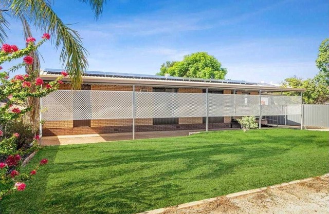 Second Street - Loxton Accommodation Stylish 3 bedroom home