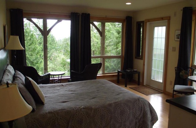 Secret Cove Cottage Suites