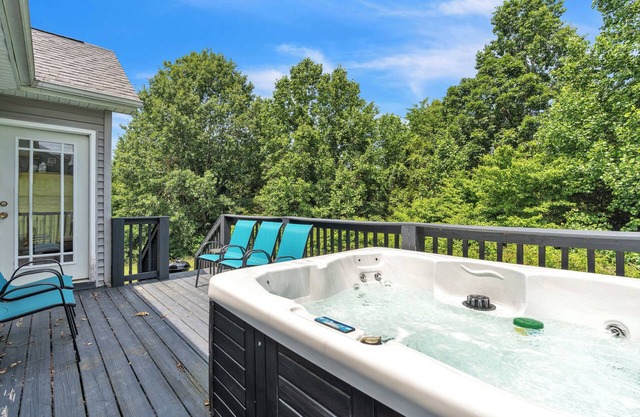 Secretariat Cottage 13 - Hot Tub