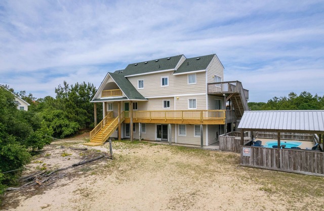See the wild horses from your spacious 8-bedroom home in the 4x4 Carova Beach