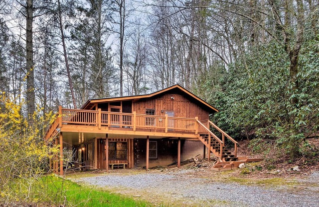 ¡NUEVO! Seed Lake Home en 14 Acres w / Dock + Kayaks!
