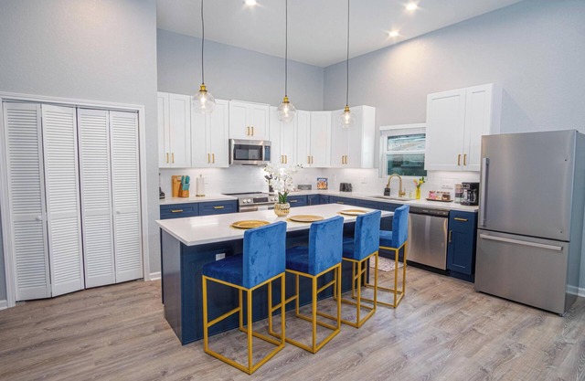 Seize the Moment! 4br/3ba Gem w/ Downtown Views!