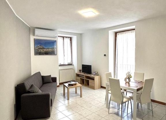 SELA HOUSE - Oasi di Tranquillità tra Lago e Montagna a Lecco