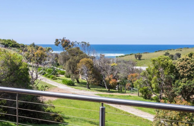 Selbourne Views over rural Flinders farmland and Bass Strait