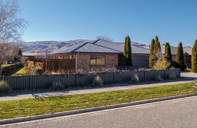 Seldom Inn - Cromwell Holiday Home