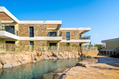 SELECT' - Superbe appartement avec piscine, parking et vue - CAPNAT-B06
