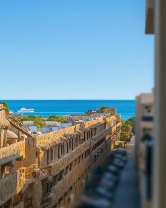 Selena Bay Luxury Sea View 1BR Apartment, Private Beach and Pool
