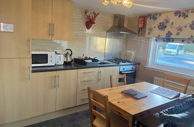Self-catering accommodation 5 miles from Glasgow city centre, short/ long term!