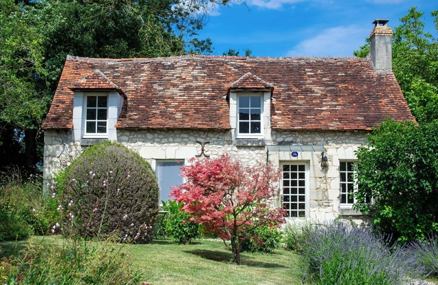 Self-catering cottage with swimming pool, near Le Grand-Pressigny, in the Loire Valley.