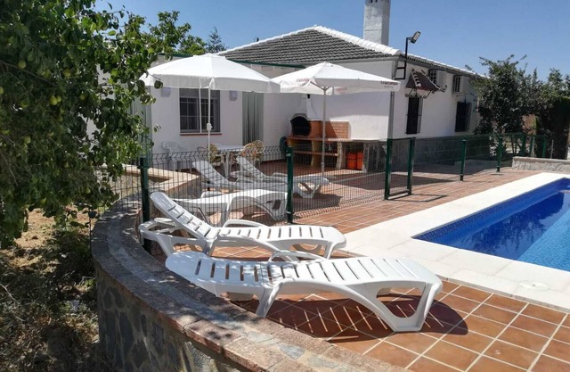 Casa rural (alquiler íntegro) La Maestra para 6 personas más 1 adicional.