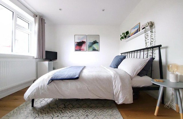 Self-contained annexe excellent location