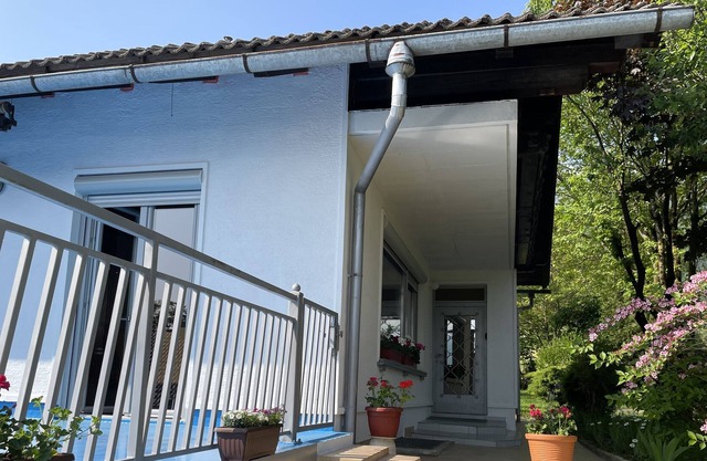 Self-contained apartment in mountain area, with large terrace, off-road parking.