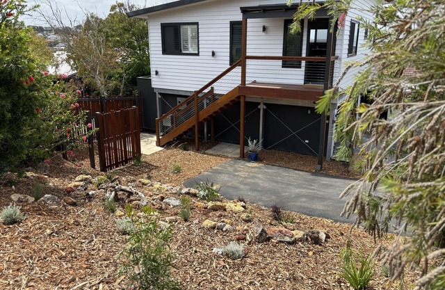 Self contained 2x1 in Middleton Beach, with deck, overlooking Middleton Beach